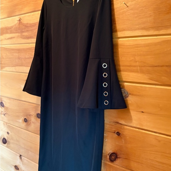 Carmen Marc Valvo Elegant Black Dress with Flared Sleeves size 6. NWOT - Picture 2 of 10